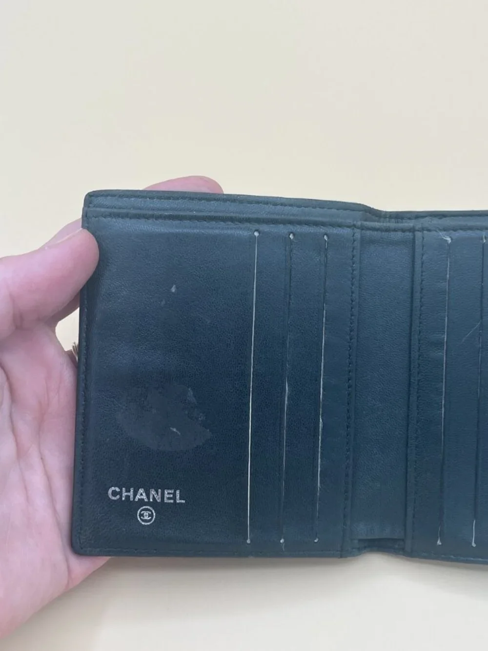 CHANEL four tears firmly